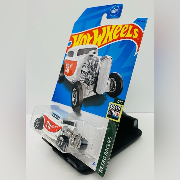 Hot Wheel ‘32 Ford Retro Racers - Picture 3 of 4